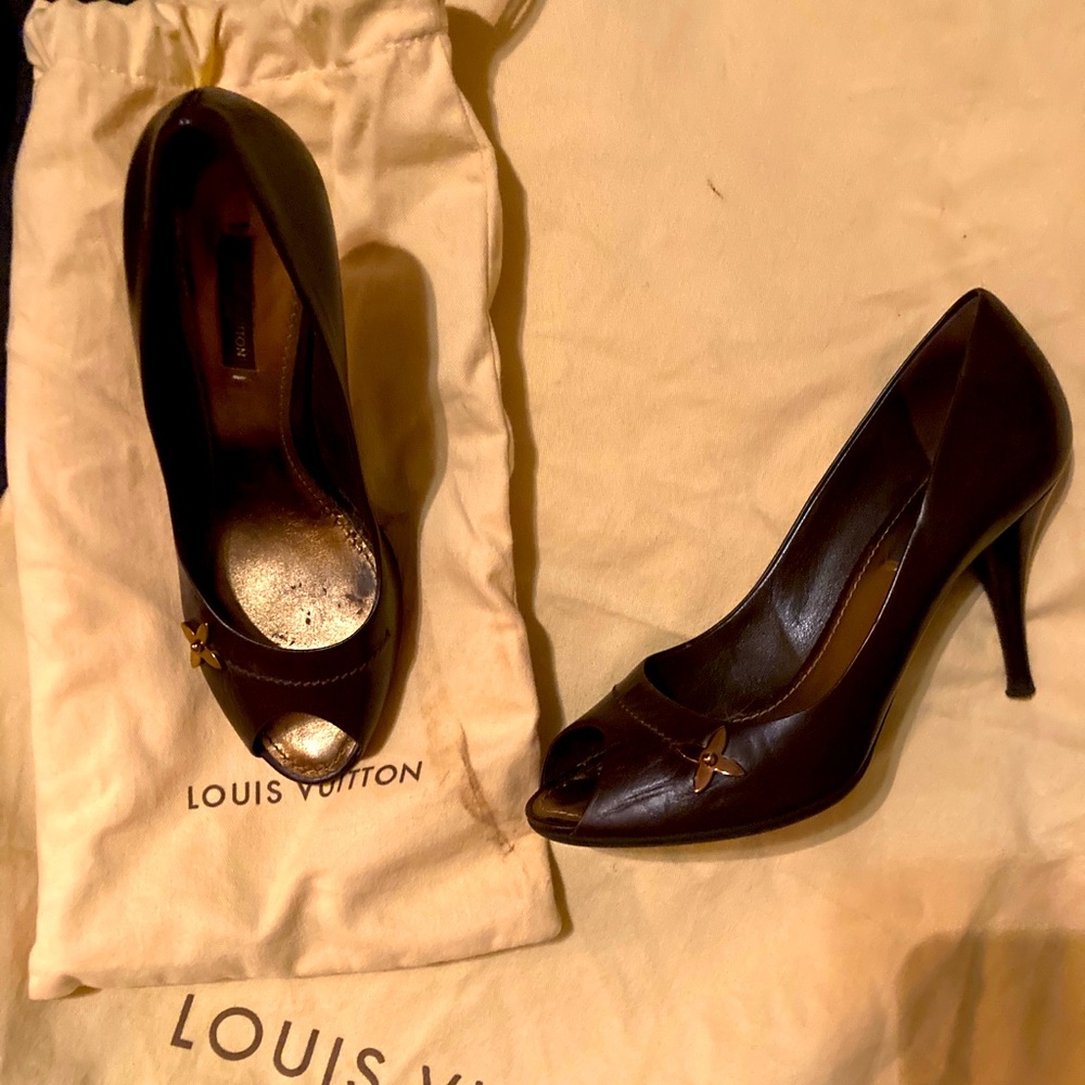 Louis Vuitton  pumps!